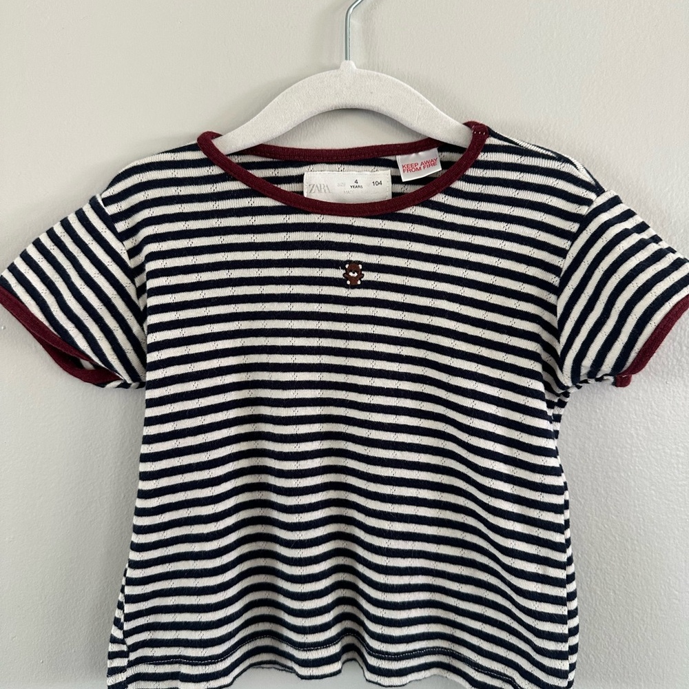 Zara Kids Striped Navy and White T-Shirt 4T